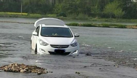 coche río gps