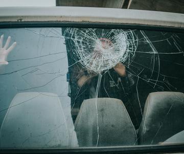 No dejes que una pequeña grieta en el parabrisas de tu coche se convierta en un problema mayor