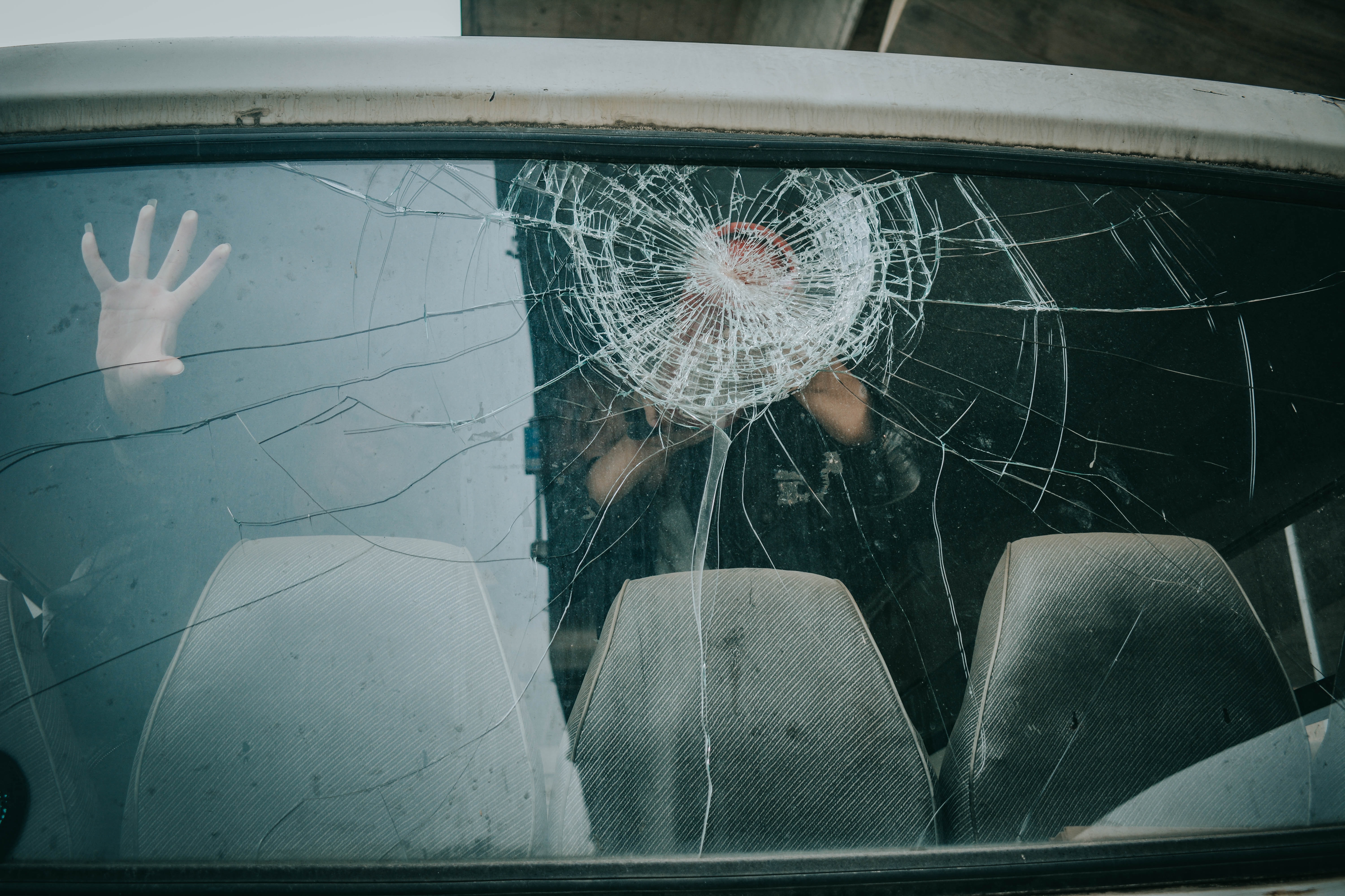 No dejes que una pequeña grieta en el parabrisas de tu coche se convierta en un problema mayor