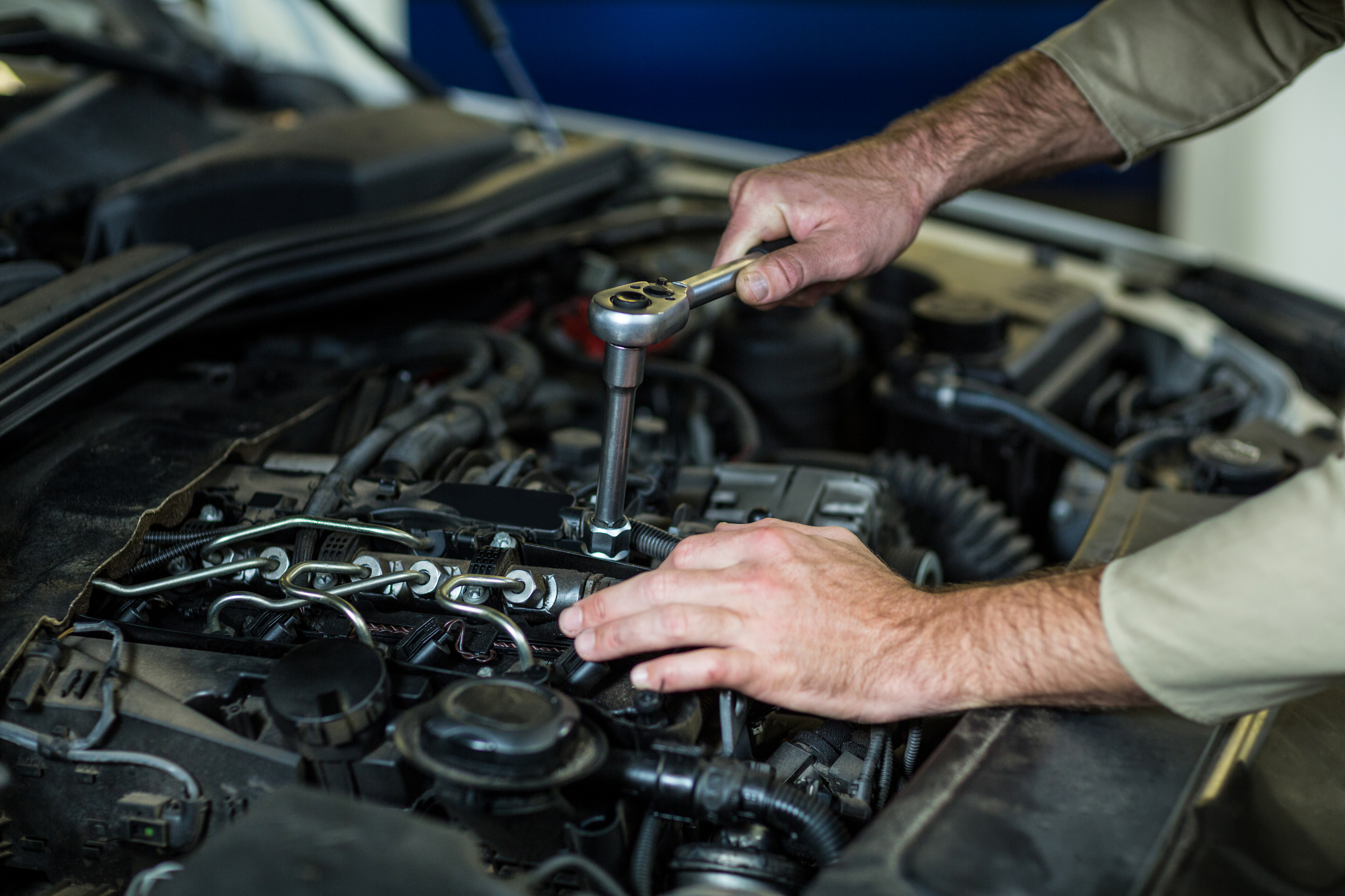 Cómo desconectar la batería del coche de forma segura